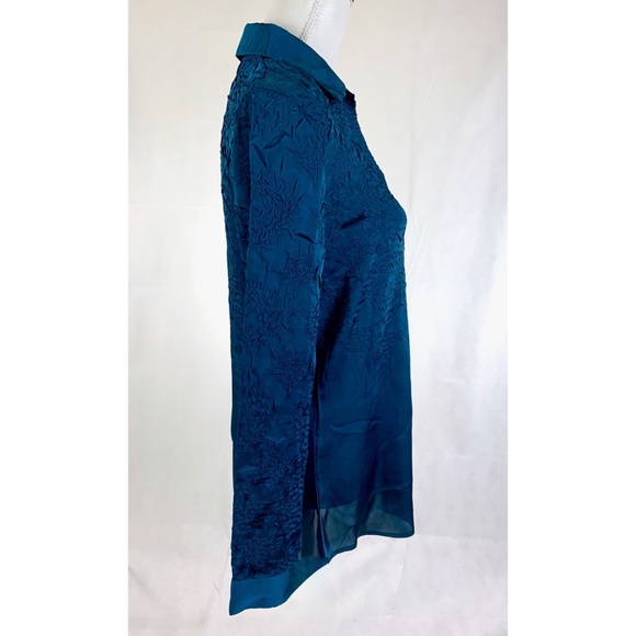 CHICOS Teal Textured Long Button Down Blou… - Picture 3 of 6